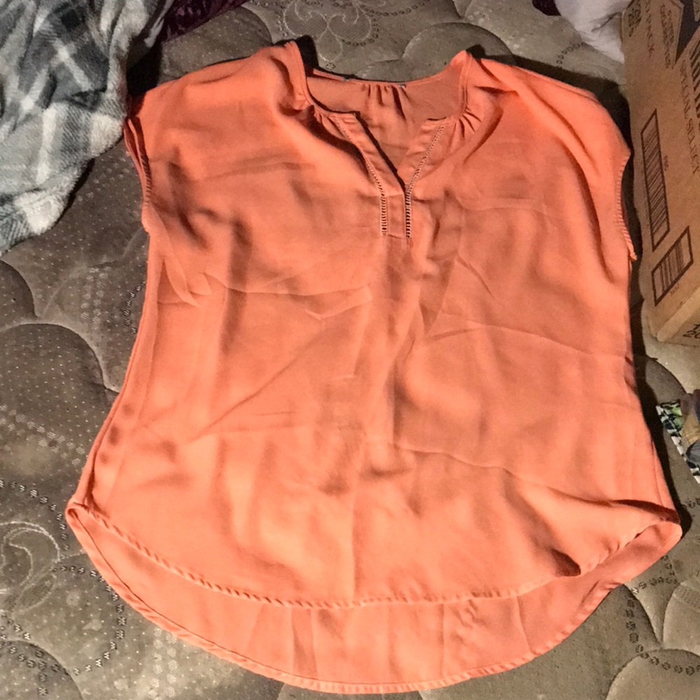 This would be very cute for a summer look or a casual date.